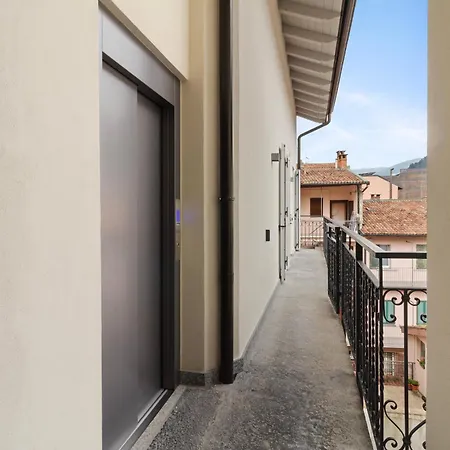 Como City Wall コモ