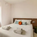 Como City Wall Apartment
