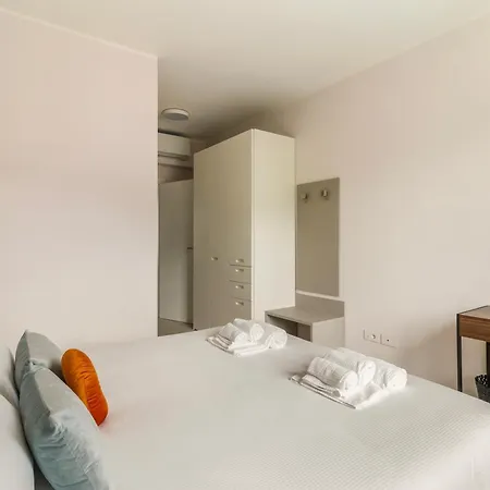 Apartment Como City Wall