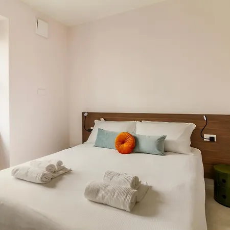 Como City Wall Apartment