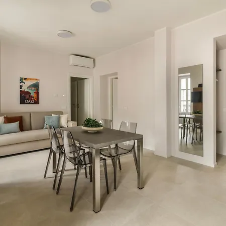 Apartment Como City Wall