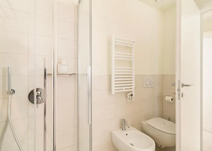 Como City Wall كومو