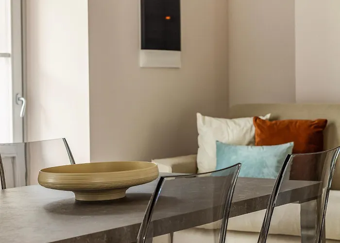 Como City Wall كومو