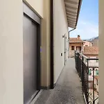 Como City Wall קומו